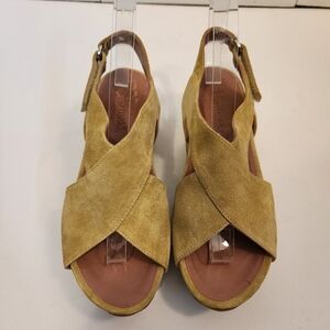 EUC HOMERS ARTISAN CHARTREUSE SUEDE CRISS CROSS SLINGBACK WEDGES SIZE 36